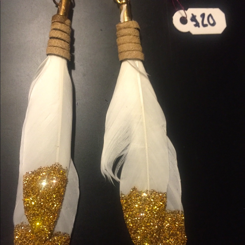TRIBAL | 10cm |WHITE & GOLD FEATHER EARRINGS
